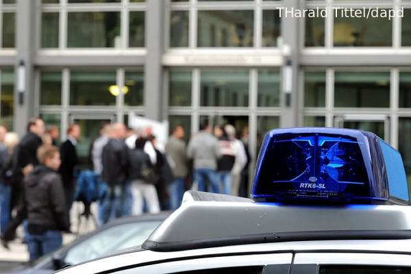 ரஷ்யாவுக்கு 30 மில்லியன் யூரோக்கள் மதிப்பிலான பொருட்கள் கடத்தல்: ஜேர்மனியில் 5 பேர் கைது | 5 Men Arrest For Smuggle Goods 30 Mn To Russia