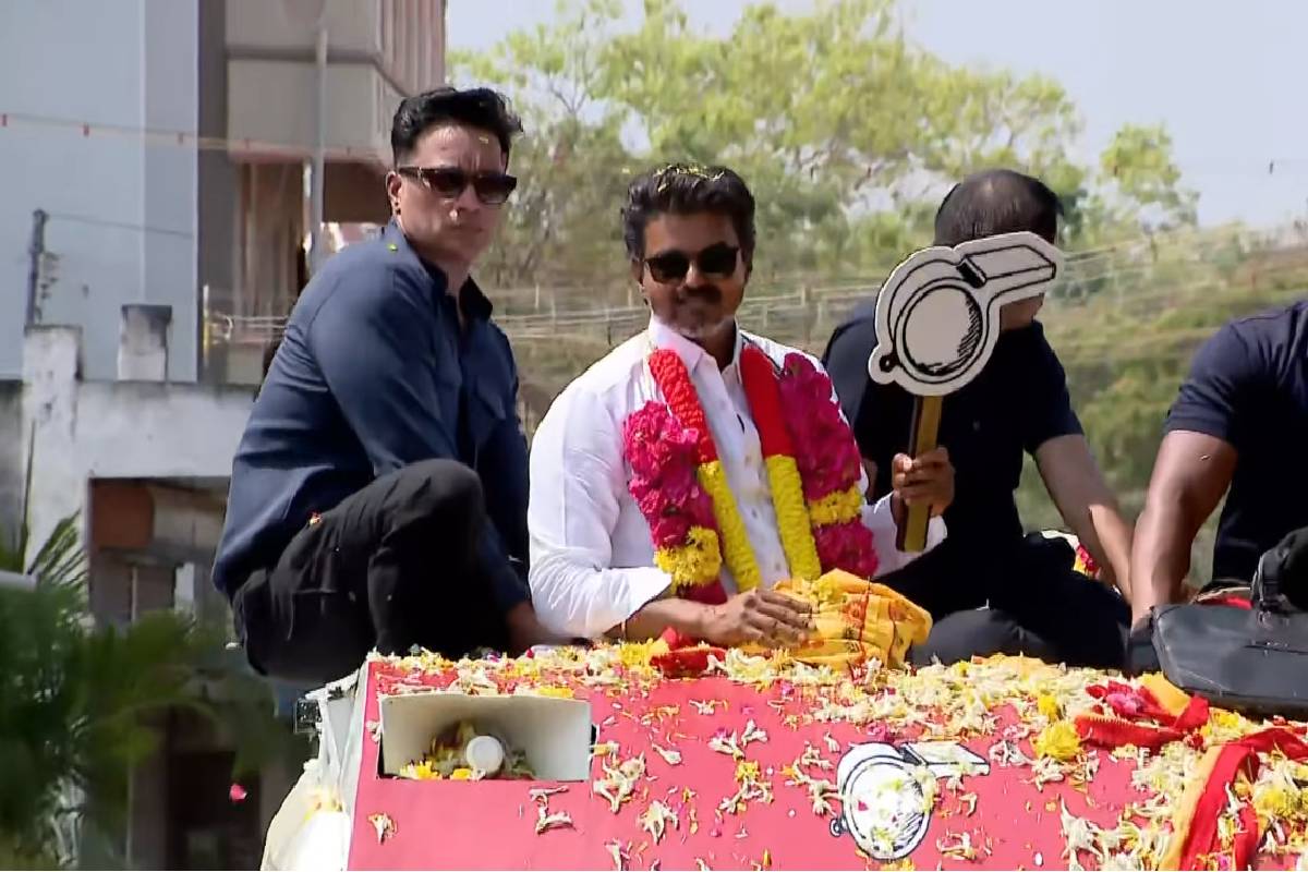 காரைக்குடியில் பேசாமல் சென்ற விஜய் - தொண்டர்கள் ஏமாற்றம் | Vijay Left Karaikudi Without Speech In Campaign