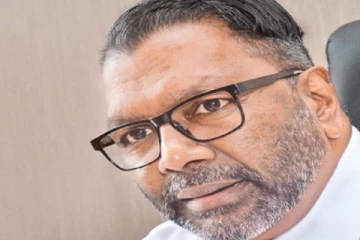 இரட்டை குடியுரிமை விவகாரம் - சுரேன் ராகவனுக்கும் வந்தது சிக்கல்