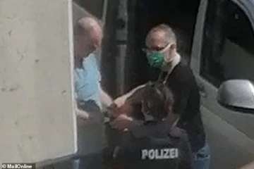 ரஷ்யாவுக்கு உளவு பார்த்ததாக ஜேர்மனியில் கைது செய்யப்பட்ட பிரித்தானியர்... பெண் இரகசியமாக எடுத்த புகைப்படம் வெளியானது