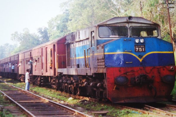 நேர அட்டவணைக்கு அமைய ரயில் சேவைகளை முன்னெடுப்பதில் சிரமம் | Difficulty Running Train Services Time Schedule