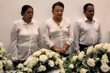 රටම කළඹමින් මියගිය හිටපු පොලිස්පතිවරයාගේ දේහයට ශිරන්ති රාජපක්ෂගෙන් අවසන් ගෞරව[VIDEO]