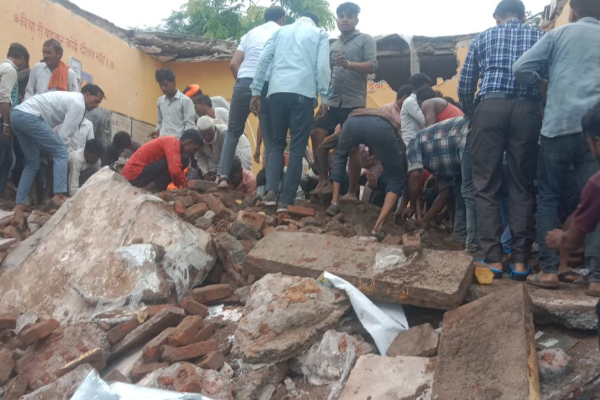 இந்தியாவில் அரச பாடசாலை கட்டிடத்தில் ஏற்பட்ட பாரிய விபத்து - நால்வர் பலி! | School Building Collapses Rajasthan India 4 Died