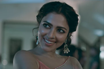 திரையரங்கில் காதலனுடன் நடிகை அமலா பால்.. ஓரமாக அமர்ந்து முத்தம் கொடுத்த நடிகை