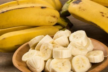 இரவு நேரத்தில் வாழைப்பழம் சாப்பிடுவதால் என்ன நடக்கும் தெரியுமா?