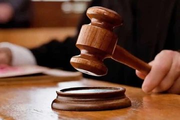 ஜீன்ஸ் பேண்ட் அணிவது பிடிக்காததால் காதலியை கொலை செய்த காதலன்.., ஆயுள் தண்டனை விதித்த நீதிமன்றம்