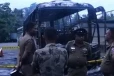 කඩුවෙල බස් නැවතුම ගිනි ජාලාවක් වෙයි - අධිවේගී බස් රථයකට ගිනි තබා විනාශ කරයි