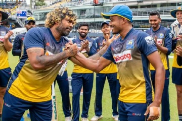 முதல் சர்வதேச போட்டியில் களமிறங்கிய மற்றோரு இலங்கை வீரர்: உற்சாகமாக வரவேற்ற மலிங்கா