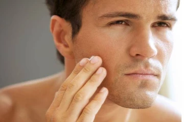 ஆண்கள் முகத்தில் வடியும் எண்ணெய் பசையை அகற்ற வேண்டுமா? சூப்பரான டிப்ஸ்