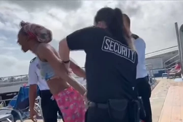 சொகுசுக் கப்பலின் 10ஆவது தளத்திலிருந்து கடலில் குதித்த பெண்ணுக்கு நேர்ந்த பரிதாபம்: வெளியாகியுள்ள வீடியோ