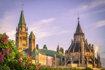 கனடாவில் புலம்பெயர்தலுக்கு தடையாக இருந்த வேலைநிறுத்தம் வாபஸ்