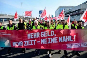 ஜேர்மனியில் 300 விமானங்கள் இரத்து ; 40,000 பயணிகள் தவிப்பு