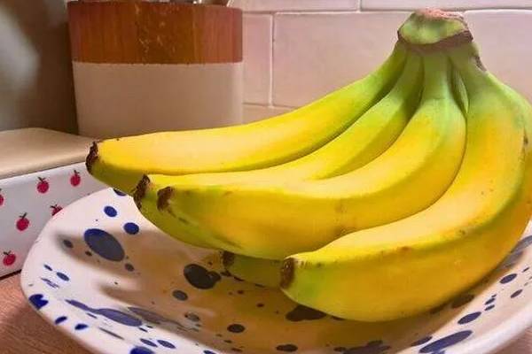 வாழைப்பழத்தை நீண்ட நாள் கெடாமல் பாதுகாக்கணுமா? இதோ எளிய வழிகள்! | How To Keep Bananas Fresh For Longer