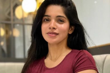 கிளாமரில் எல்லை மீறும் பேச்சிலர் நடிகை திவ்யபாரதி.. இதெல்லாம் ரொம்ப ஓவர்