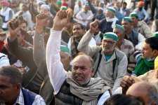 விவசாயிகளின் போராட்டதை திசைதிருப்பும் வேலையில் ஈடுபட்டுள்ளார் பிரதமர் : மம்தா பானர்ஜி குற்றச்சாட்டு