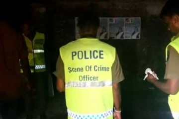 மலசலகூட கழிவு நீர் தொட்டியிலிருந்து துர்நாற்றம் ; பொலிஸாருக்கு காத்திருந்த அதிர்ச்சி