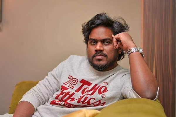 யுவன் ஷங்கர் ராஜாவா இது.. மனைவி வெளியிட்ட போட்டோ இணையத்தில் படுவைரல் | Yuvan Shankar Raja Goes On Haj Pilgrimage யுவன் ஷங்கர் ராஜாவா இது.. மனைவி வெளியிட்ட போட்டோ இணையத்தில் படுவைரல் | Yuvan Shankar Raja Goes On Haj Pilgrimage