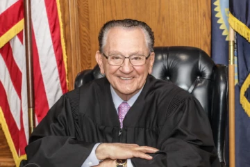 உலக மக்களின் இதயங்களை வென்ற நாயகன் நீதிபதி பிராங்க் காப்ரியோ காலமானார்