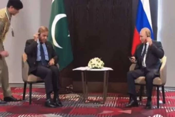 நேர்காணலில் பாகிஸ்தான் பிரதமரின் செயலால் குபீரென சிரித்த புடின்! வைரலாகும் வீடியோ