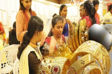 தங்கம் வாங்குவோருக்கு மகிழ்ச்சி தகவல் - மீண்டும் சரிவில் விலை ; இன்றைய விலை விபரம்