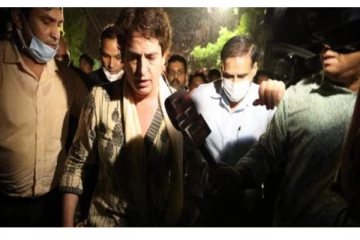 போராட்டத்தில் உயிரிழந்த விவசாயிகளின் குடும்பத்திற்கு ஆறுதல் கூற சென்ற பிரியங்கா காந்தி கைது - லக்கிம்பூரில் பெரும் பரபரப்பு