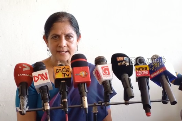 ஆளுநர் பதவி பறிபோகிறதா - பதில் அளிக்கத் தடுமாறிய கிழக்கு மாகாண ஆளுநர்! | Batticaloa Eastern Province Governor Mathavanai