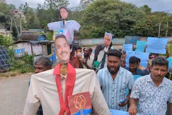 எதிர்க்கட்சியினரை எதிர்த்து சவப்பெட்டி ஏந்தி பெருந்தோட்டத் தொழிலாளர்கள் போராட்டம் | Plantation Workers Protest Carrying Coffins எதிர்க்கட்சியினரை எதிர்த்து சவப்பெட்டி ஏந்தி பெருந்தோட்டத் தொழிலாளர்கள் போராட்டம் | Plantation Workers Protest Carrying Coffins