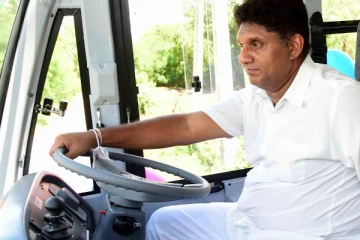 பஸ்ஸுடன் கிளிநொச்சிக்கு புறப்படும் சஜித்!