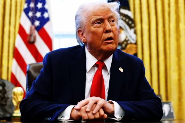 ஈரானை நோக்கிப் பாயும் இரண்டாவது ஆர்மடா: ட்ரம்பினால் மத்திய கிழக்கில் உச்சக்கட்ட பதற்றம் | Trump Warns Iran Second Aircraft Carrier 2026