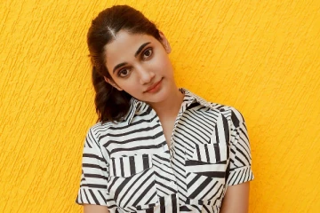 என்ன லாஸ்லியா இப்படி இறங்கிட்டாங்க.. வைரல் போட்டோஸ்