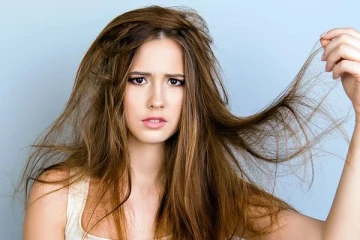 உங்கள் முடி ரொம்ப வறண்டு இருக்குதா? இதனை எளியமுறையில் போக்க இதோ சில டிப்ஸ்