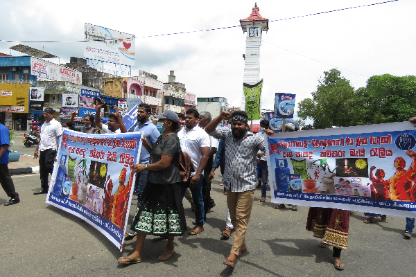 மட்டக்களப்பின் பல பகுதிகளில் அரசாங்கத்துக்கு எதிராக போராட்டங்கள் முன்னெடுப்பு | Protests Against Government Many Parts Batticaloa