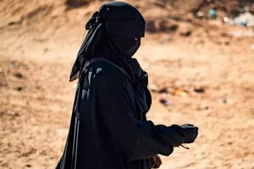 இளம்பெண்ணை அடிமையாக்கி கொடுமைப்படுத்திய விவகாரம்: ஜேர்மன் பெண்ணுக்கு தண்டனை விதிப்பு