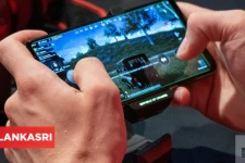 உயரமான கட்டிடத்தில் அமர்ந்து செல்போனில் கேம் விளையாடிய வாலிபர் தவறி விழுந்து பலி