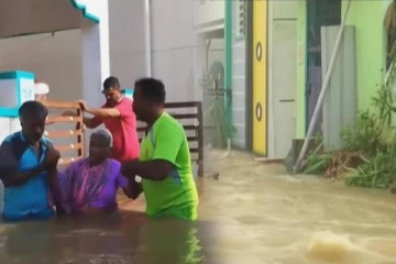 ஓசூரில் கடும் வெள்ளப் பெருக்கு வீடுகளில் தண்ணீர் சூழ்ந்ததால் மக்கள் கடும் அவதி