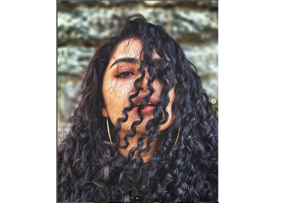 முதல்ல தலைய வாருங்க மேடம்! நடிகை அனுபமா புகைப்படத்தை பார்த்து ஷாக்காகும் ரசிகர்கள் | Anupama Photo Post Viral Social Media