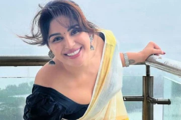 28 வயதான தனுஷ் பட நடிகை சம்யுக்தாவா இது!! கிளாமர் லுக்கில் மயக்கும் புகைப்படங்கள்..