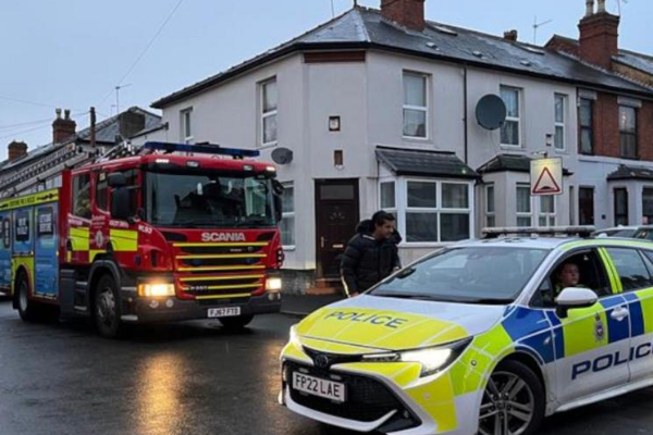 இங்கிலாந்தில் 200 வீடுகளில் அவசரமாக வெளியேற்றப்பட்ட மக்கள் ; இரண்டு பேர் கைது | People Evacuated From 200 Homes In England Derby