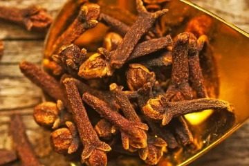 ஆண்கள் தினமும் கிராம்பு சாப்பிட்டால் என்ன நடக்கும் தெரியுமா? இதுல இவ்வளவு விஷயம் இருக்கா?