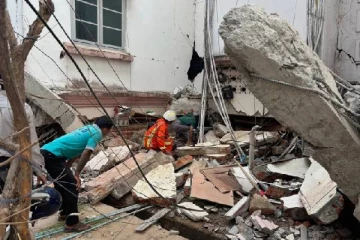 திசையெங்கும் மரண ஓலம்; நிலநடுக்கத்தில் 1,000 பேர் பலி - இறப்பு 10,000யை தொடும் என அச்சம்