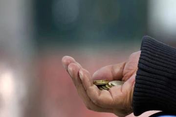 உறங்கிக்கொண்டிருந்த யாசகரை பெட்ரோல் ஊற்றி தீமூட்டி எரித்த நபர்