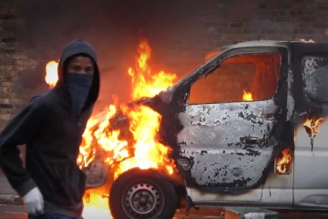 பிரித்தானிய கலவரத்தில் தமிழர்களும், இந்தியர்களும் திட்டமிட்டுத் தாக்கப்பட்டார்களா? சொல்லப்படாத சில பக்கங்கள்!!