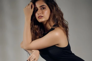 நடிகை ஆஷிகா ரங்கநாதன் உச்சகட்ட கவர்ச்சி போட்டோஷூட்