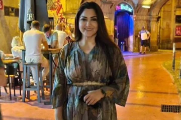 பாப் கட்டிங்கில் இளம் நடிகைகளுக்கு டஃப் கொடுக்கும் 52 வயதான நடிகை குஷ்பூ