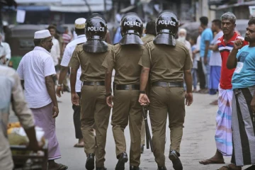 அதிகாரங்களை மீறும் பொலிஸ் உத்தியோகத்தர்கள்;எச்சரிக்கை