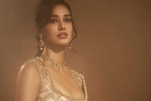 உச்சக்கட்ட கிளாமரில் நடிகை திஷா பதானி!! வியப்பில் ஆழ்ந்த ரசிகர்கள்.. | Bollywood Actress Disha Patani Recent Look Viral