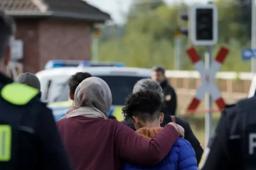 புலம்பெயர்ந்தோர் சிலரை எளிதில் நாடுகடத்த சட்டம்: மசோதாவை வெளியிட்டார் அமைச்சர்