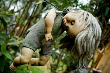 திகிலூட்டும் மர்ம பொம்மை தீவு.... உள்ளே நுழைந்தால் காத்திருக்கும் அதிர்ச்சி