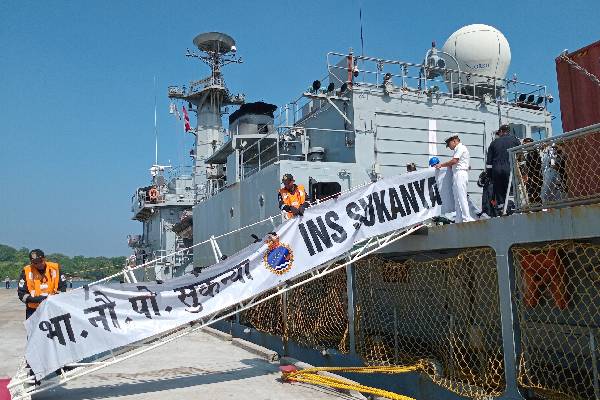 திருகோணமலைக்கு இந்திய கடற்படை கப்பல் | Indian Navy Ship Arrives In Trinco Relief Supplies