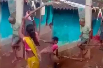 முதியவரை அடித்தே கொன்ற குடும்பத்தினர் - பதற வைக்கும் வீடியோ!